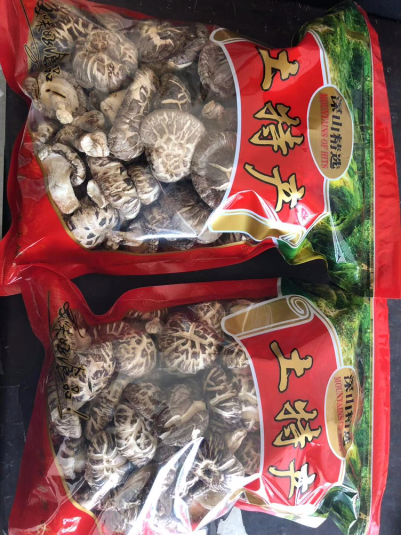 椴木香菇。花菇