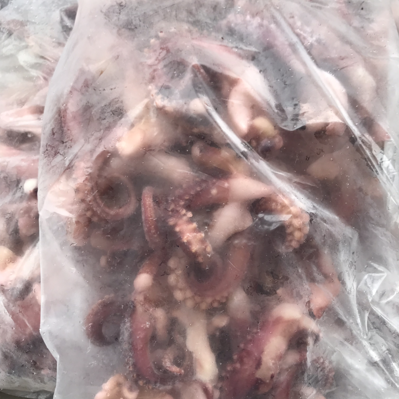 新鲜的章鱼须。
