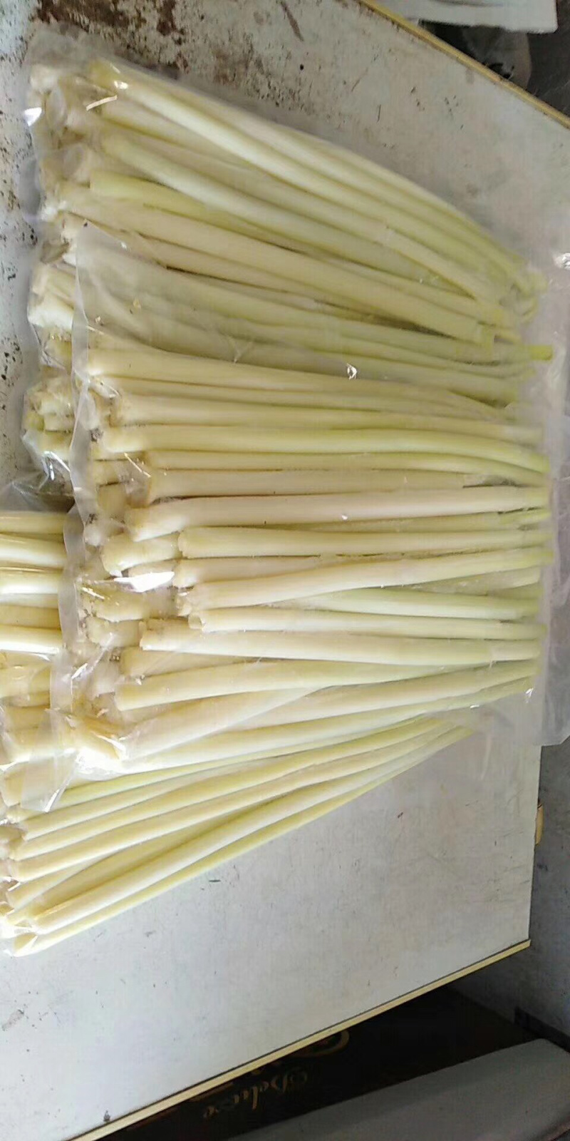 微山湖野生蒲菜大量供应。