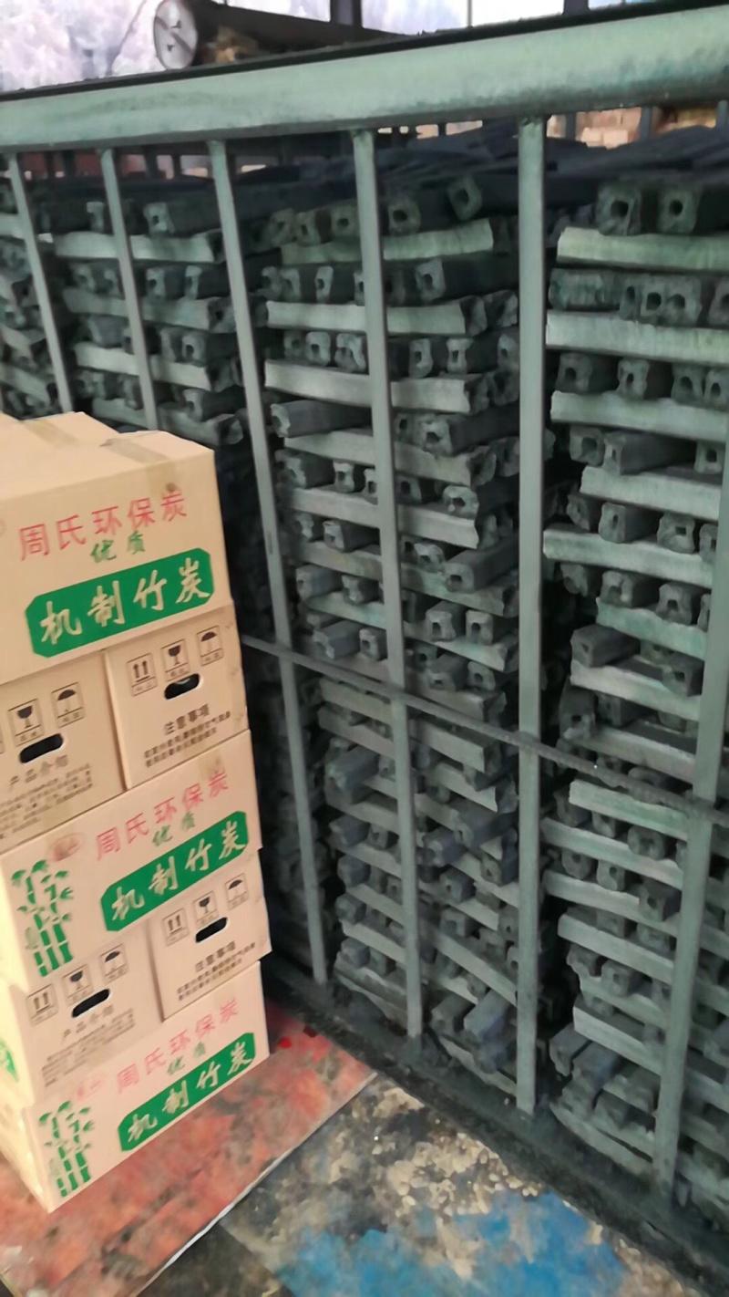 全年专业出售纯竹粉机制炭，原木炭。