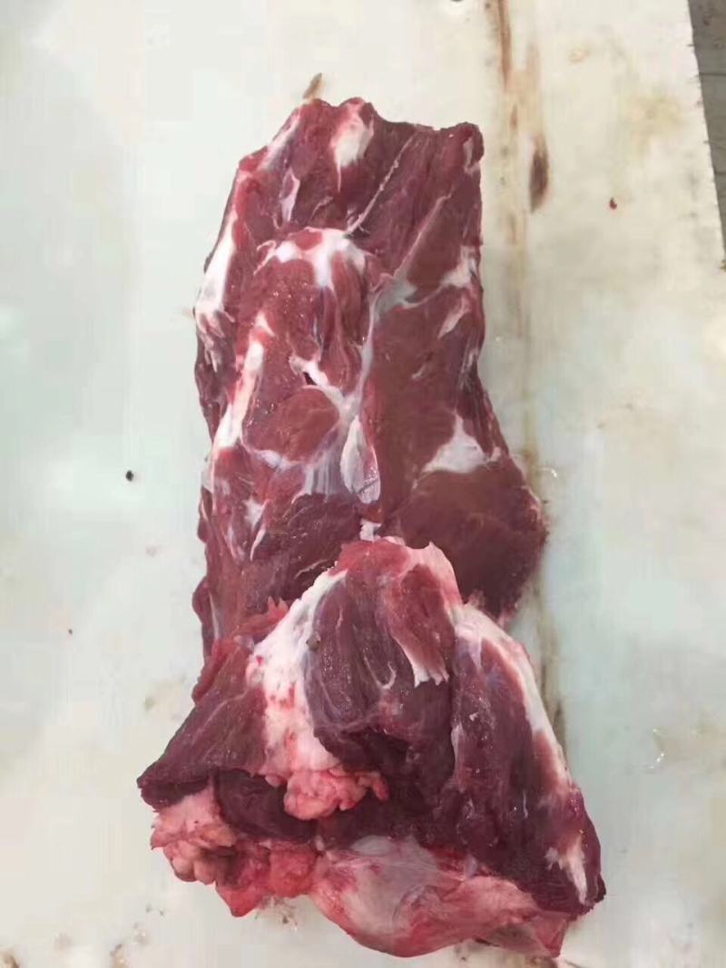 肉多牛脖骨，牛脖骨，牛脖骨锯段，一件起发，量大从优。