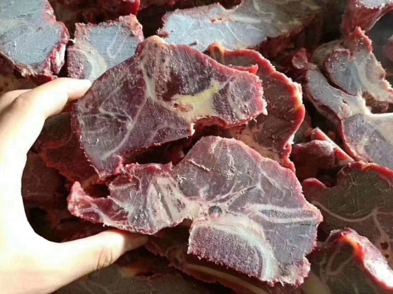 肉多牛脖骨，牛脖骨，牛脖骨锯段，一件起发，量大从优。