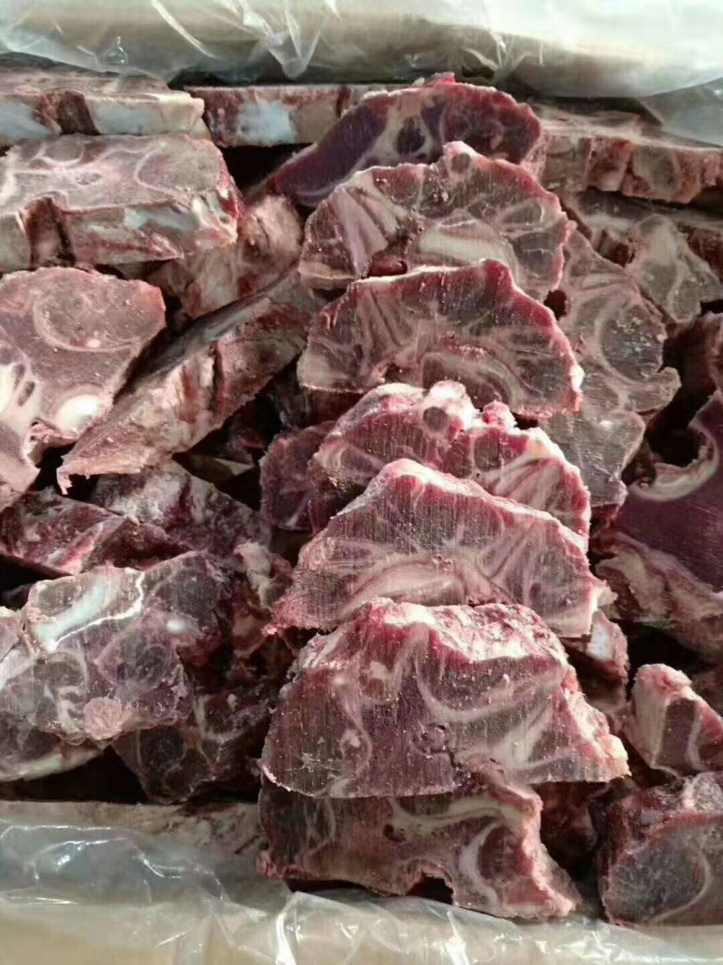 肉多牛脖骨，牛脖骨，牛脖骨锯段，一件起发，量大从优。