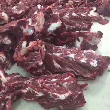肉多牛脖骨,牛脖骨,牛脖骨锯段,一件起发,量大从优。