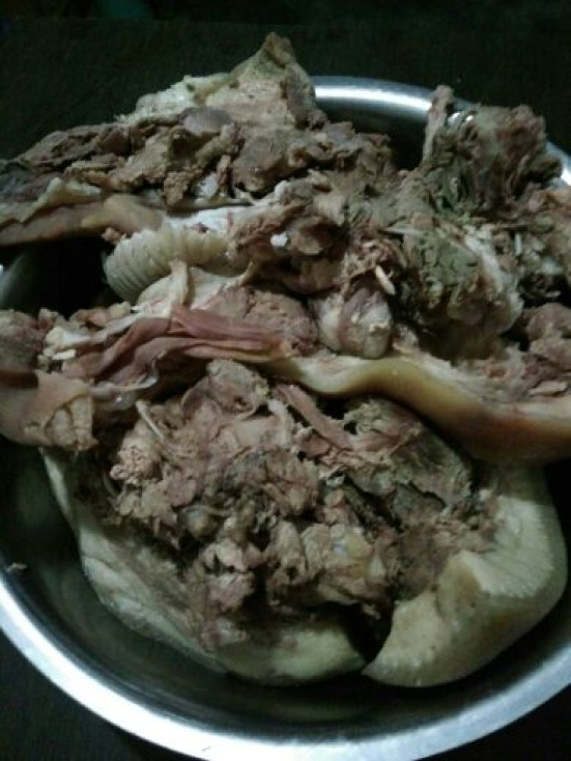猪头食用方肉加工
