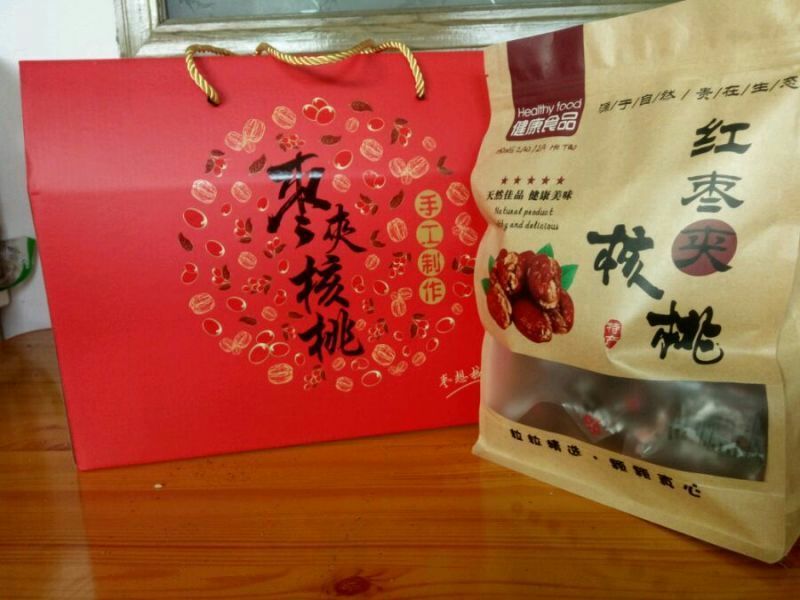 芝麻蜂蜜红枣夹核桃手工制作好吃枣夹核桃厂家直供