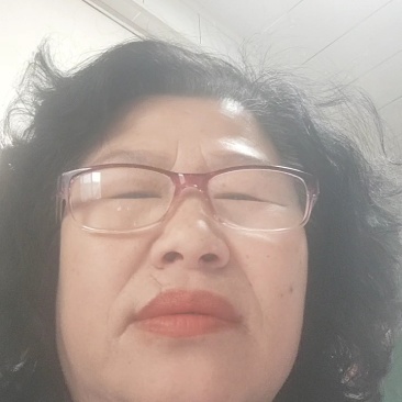 烟台红富士苹果，脆甜爆汁，香甜可口，芳香扑鼻。