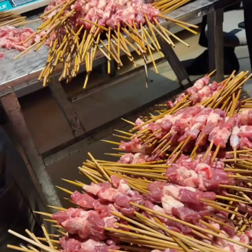 【热卖】羊肉串每天手穿，工厂批发量大质优价格优惠