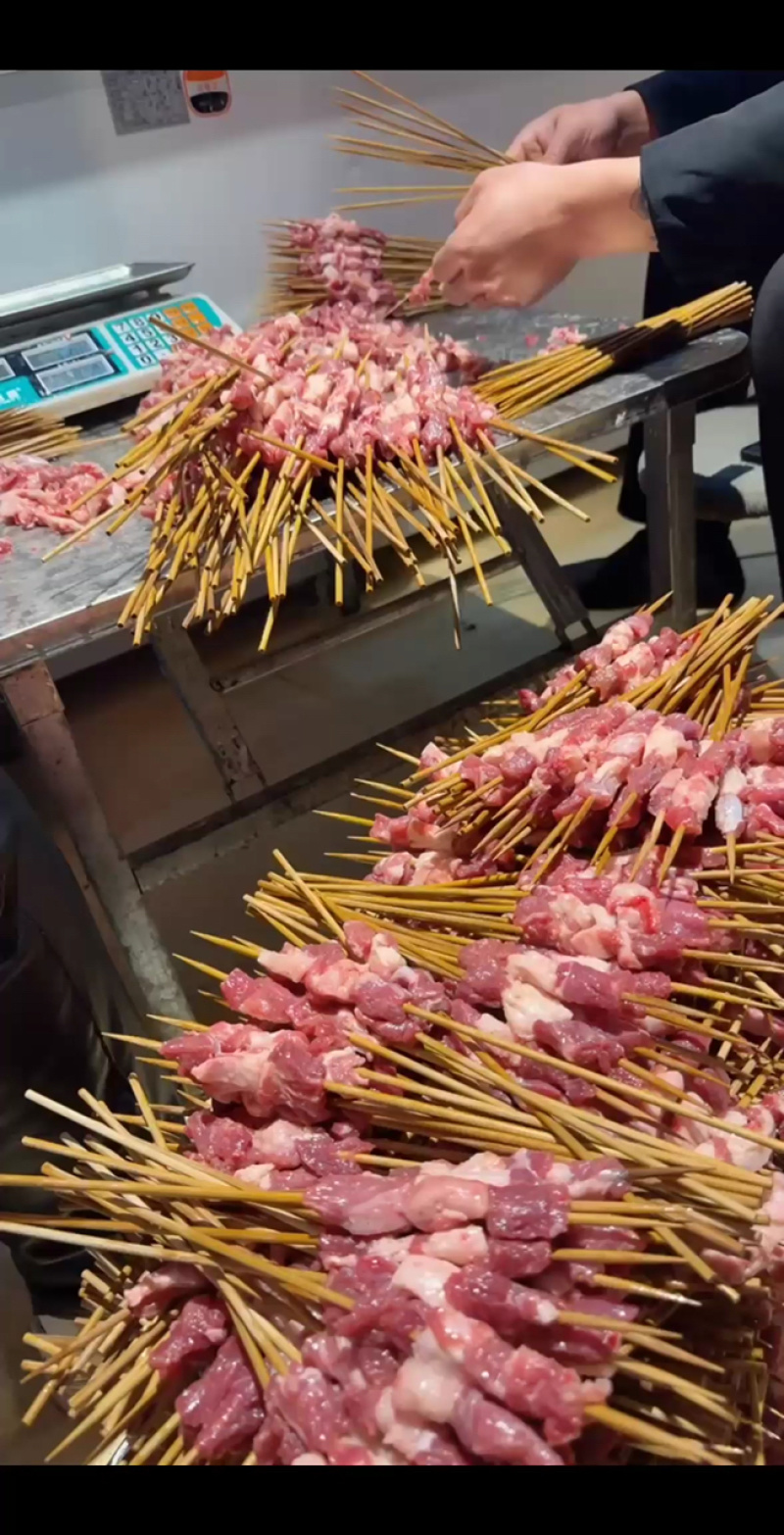 【热卖】羊肉串每天手穿，工厂批发量大质优价格优惠
