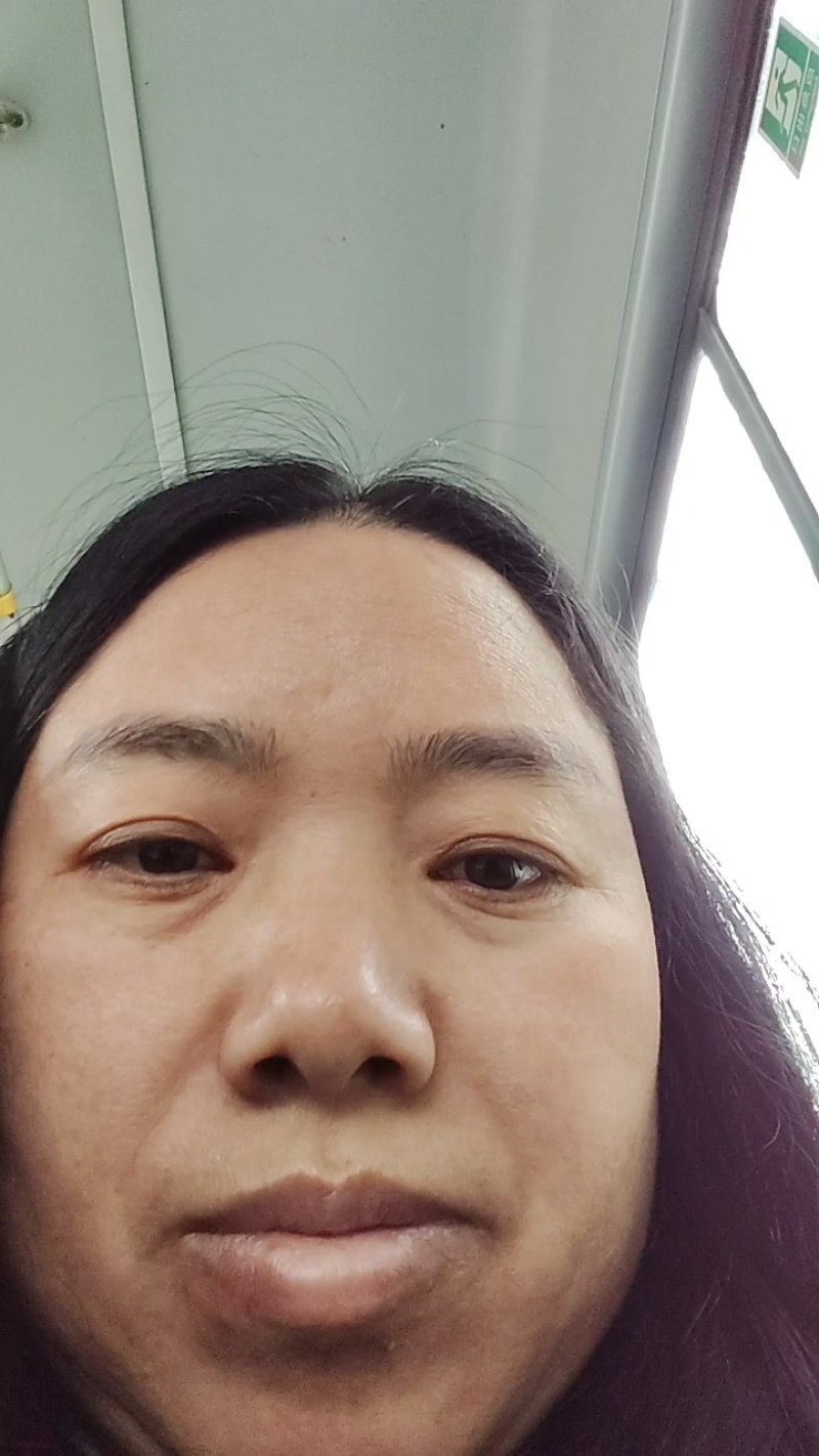 百花土蜂蜜，两年了，颜色金黄，味道香甜纯正，**爽口。