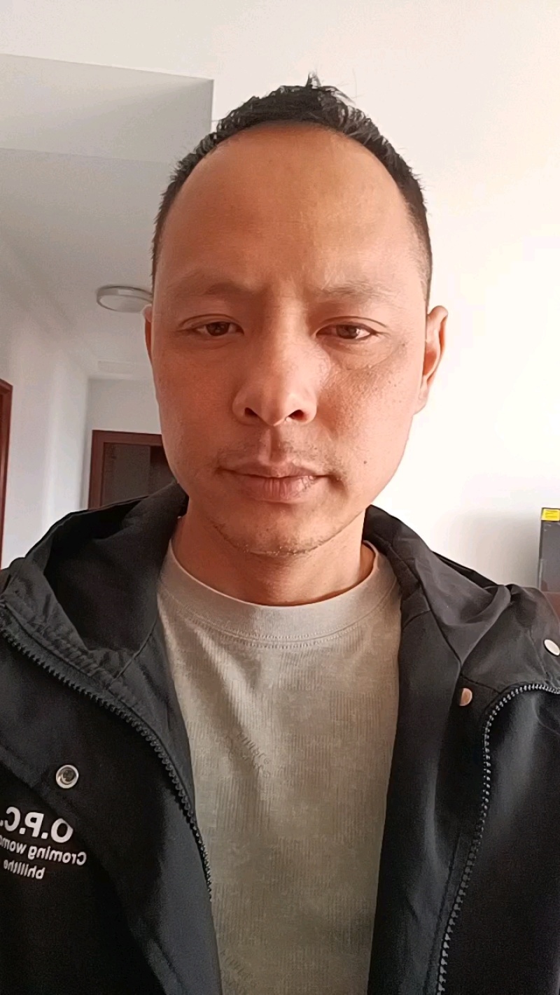 九蒸九晒野生黄精大量有货，欢迎咨询