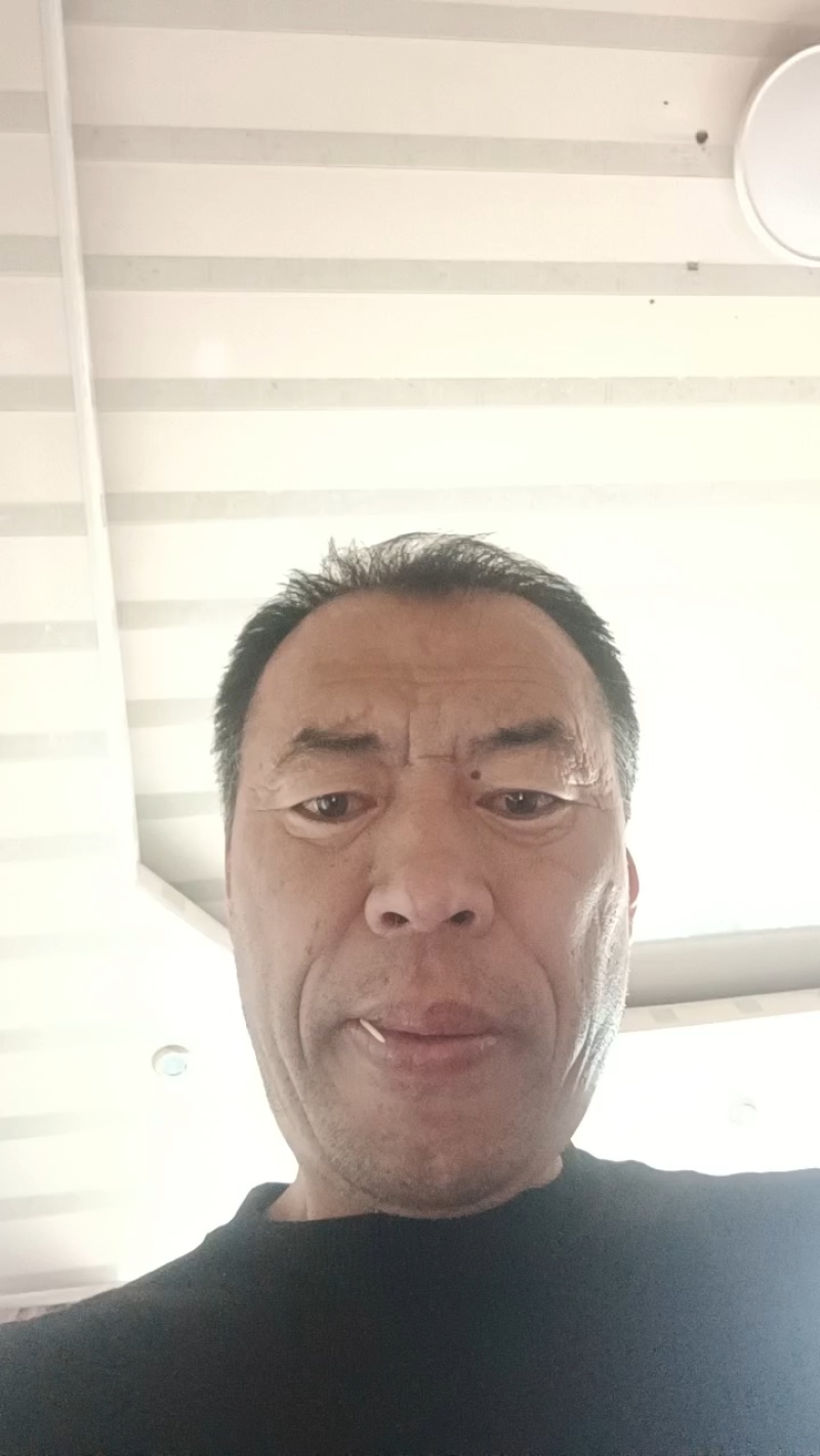 辽宁北镇山坡套袋寒富苹果苹果大量供货中欢迎前来采购