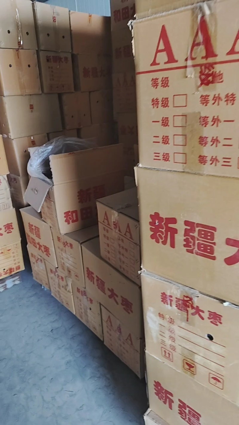 和田大枣来自新疆大漠的原生态红枣，规格齐全，供应充足，