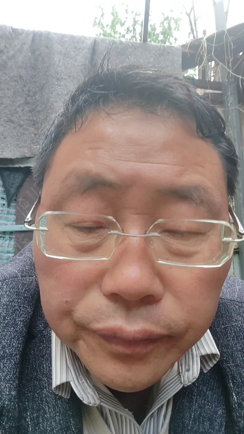 九斤黄山药，现挖现卖，特新鲜，特脆。皮黄色亮，有卖相。
