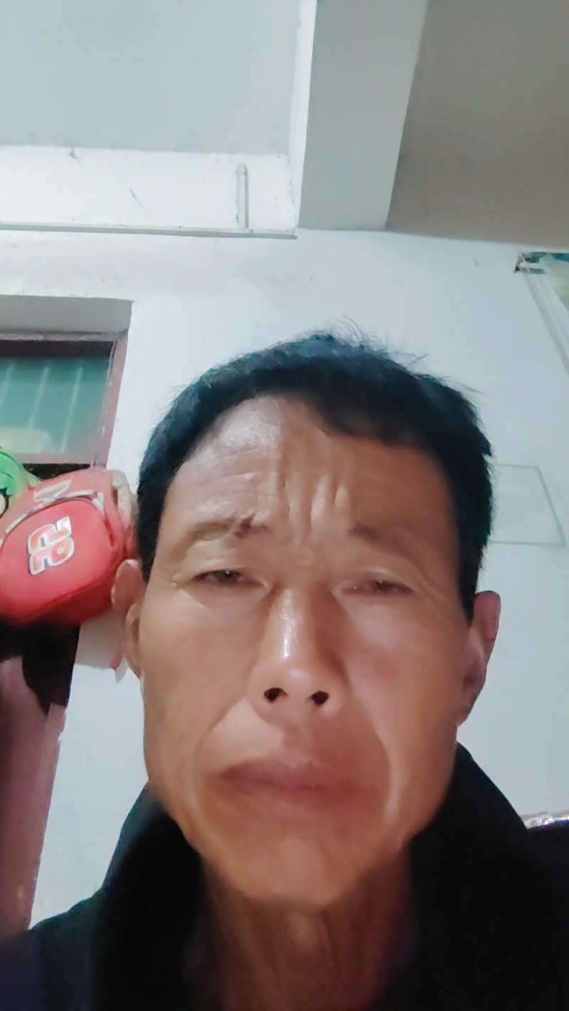 皇冠梨大量上市，色泽好，糖度高，价格低。