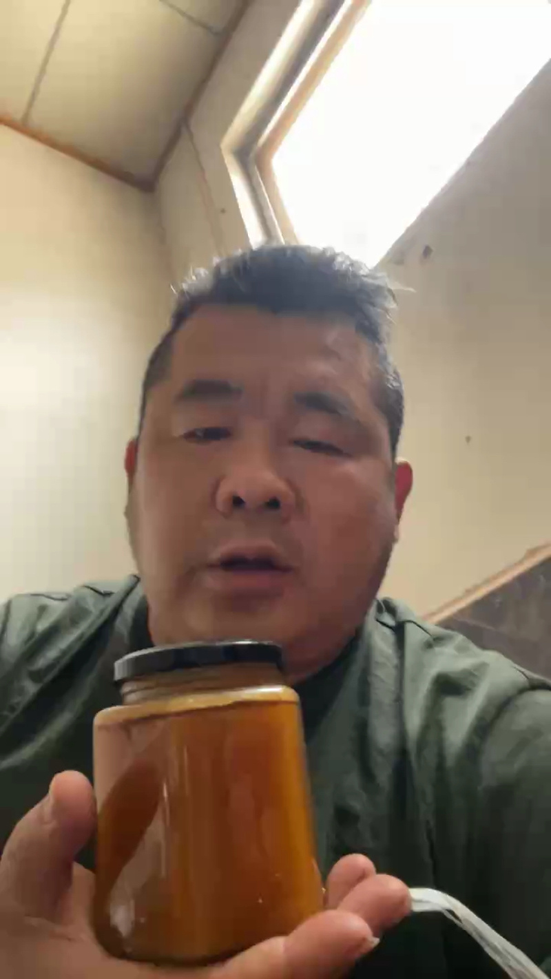 【热卖蜂蜜】云南崖蜜土蜂蜜花期八月波美度高视频拿货电联