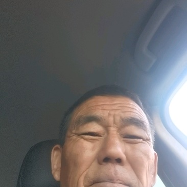 精品油桃，货源充足，规格齐全，价格便宜，代购代发。
