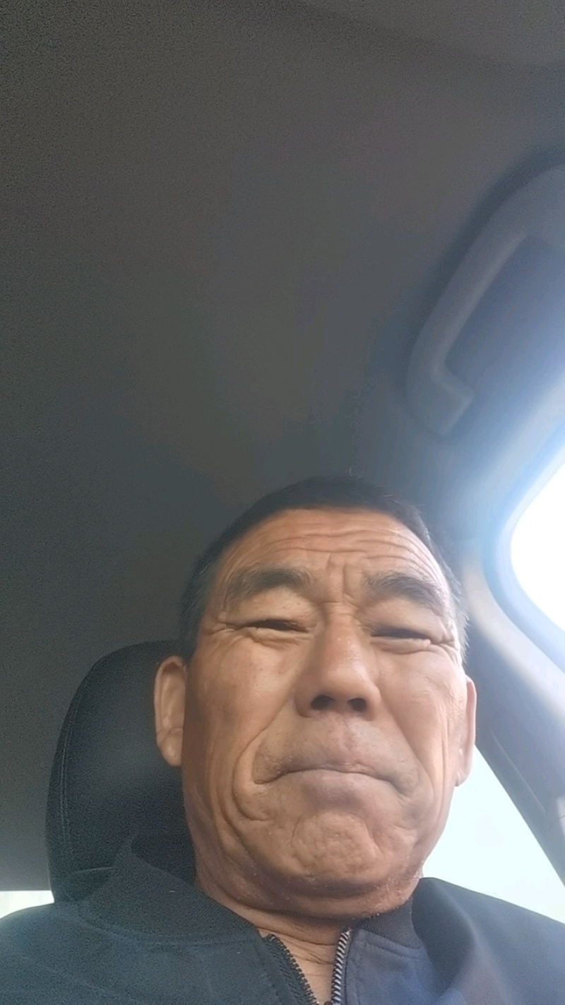 精品油桃，货源充足，规格齐全，价格便宜，代购代发。