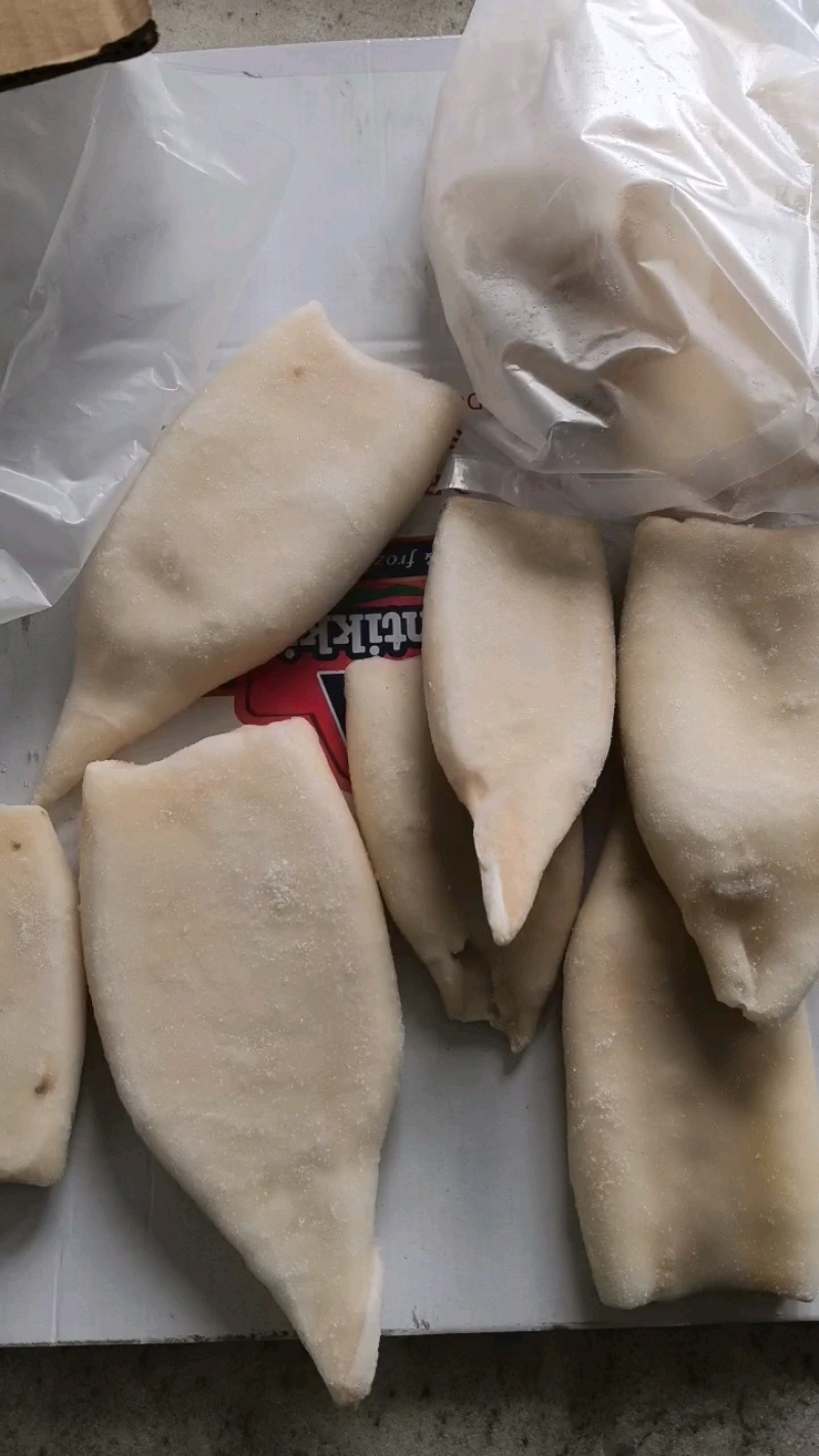 秘鲁鱿鱼去皮胴体，10公斤一件，鲜度好，编织袋，纸箱包装