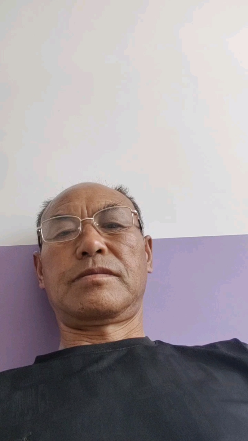 剪根松蘑烤干产区直供，颜色黄，肉质厚，口感好，眼观漂亮，
