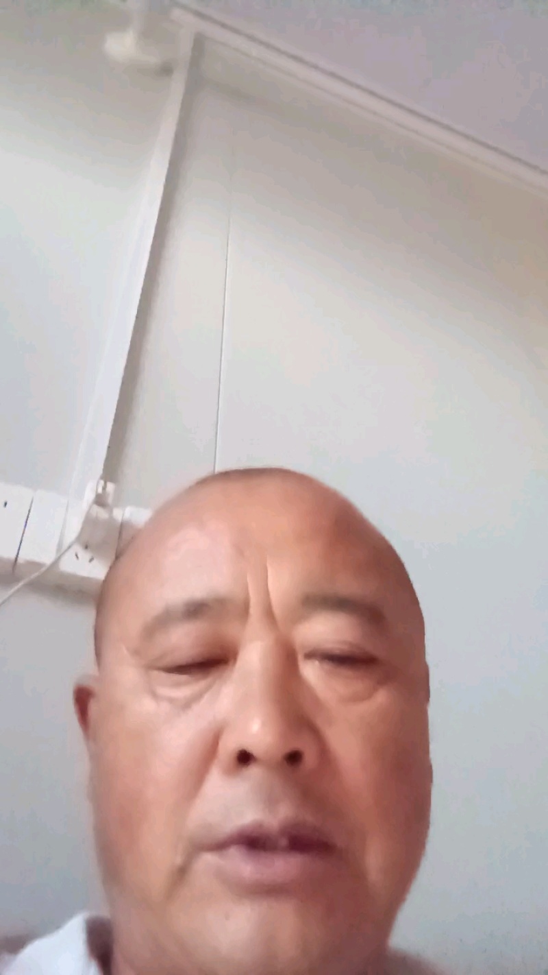 油桃，中油四号，红皮黄肉，口感甜，含糖量高，万亩油桃基地