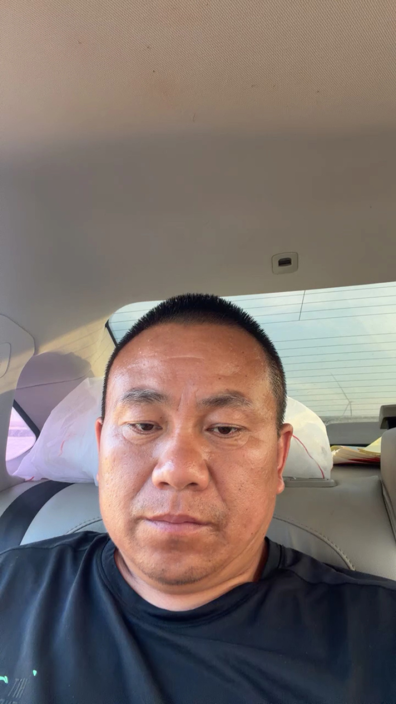 皇冠梨，河北皇冠梨，大量现货，果面干净，口感甜汁水多。