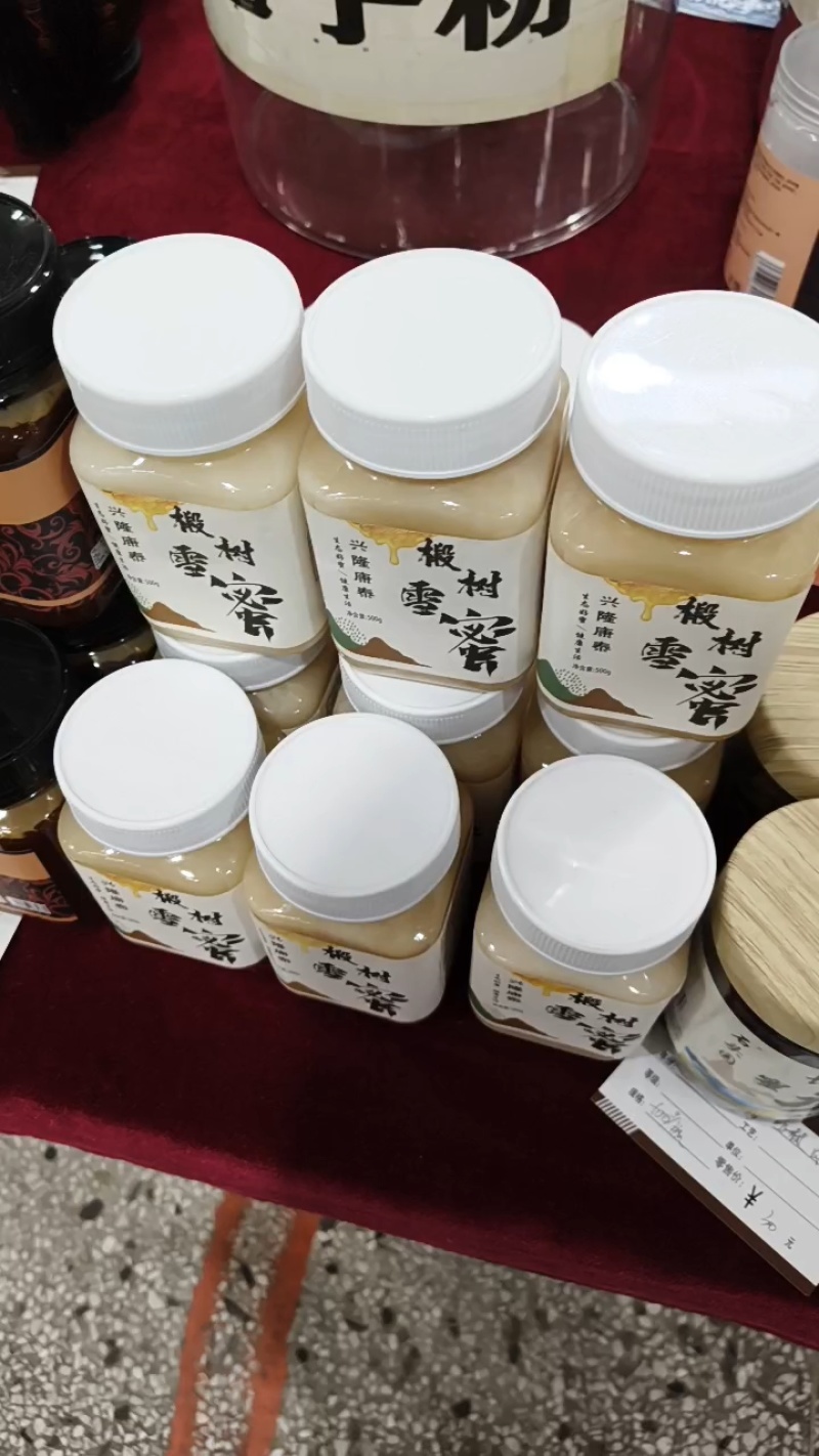 长白山椴树雪蜜，结晶在42度左在，有资质，品质好