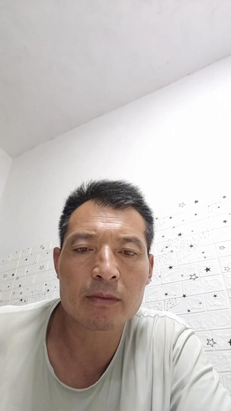 安丘冷库黄心土豆大量出货，量大从优价格便。