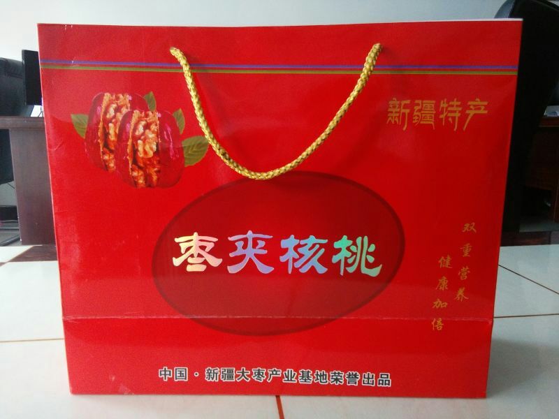 芝麻蜂蜜红枣夹核桃手工制作好吃枣夹核桃厂家直供