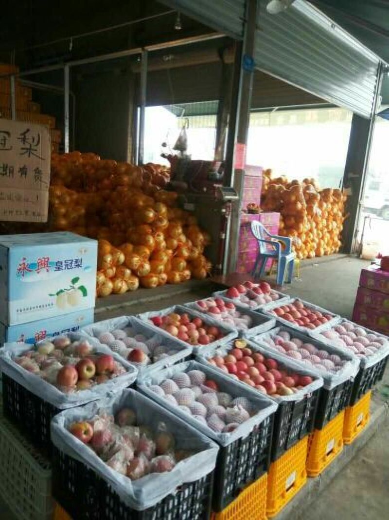 皇冠梨300~350g纸箱