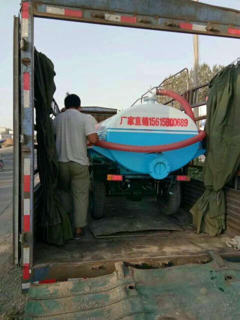 吸粪车