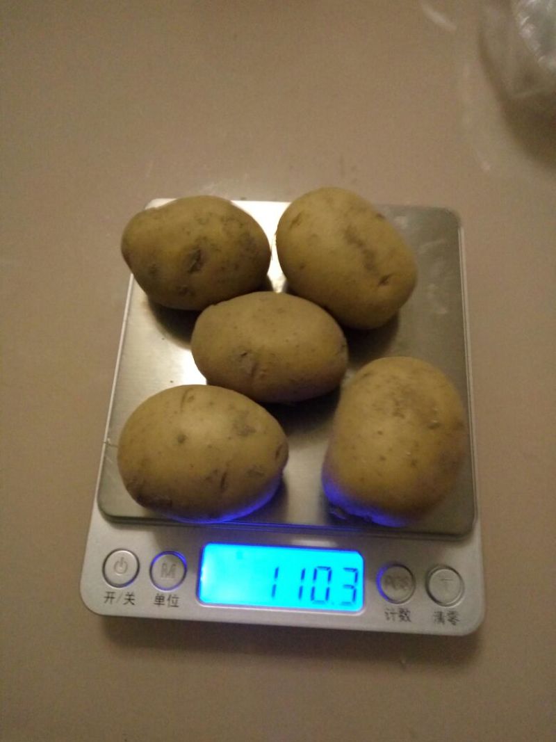 荷兰十五黄心黄心小土豆1两以下，油炸专用小土豆