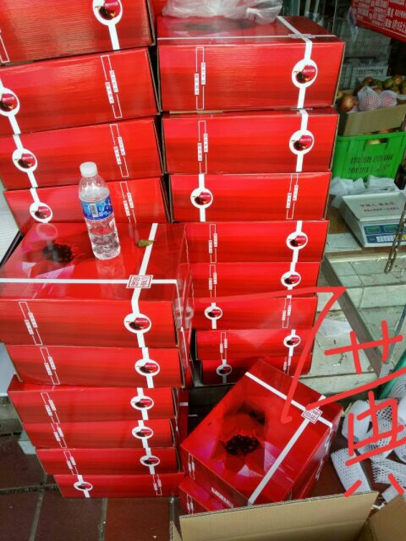 突尼斯软籽石榴8两~1斤，货源充足，产地直发！