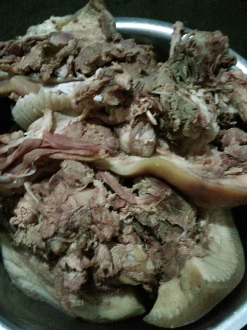 猪头食用方肉加工