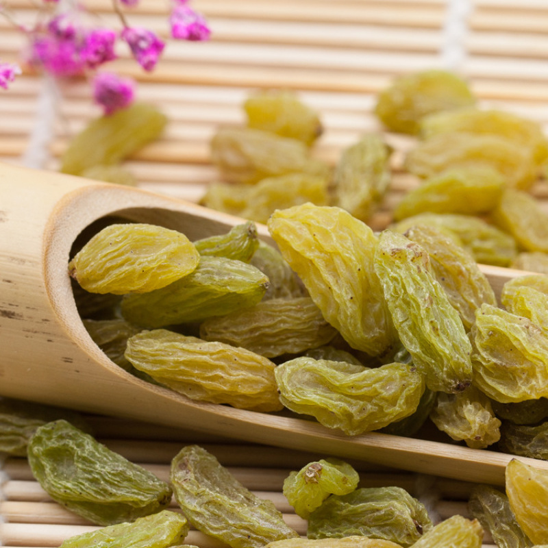 吐鲁番四色葡萄干20袋黑加仑绿宝石玫瑰红葡萄干