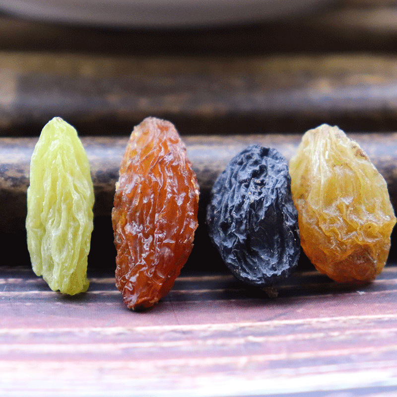 吐鲁番四色葡萄干黑加仑绿宝石玫瑰红葡萄干零食休闲果干