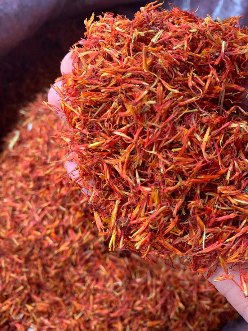 红花实物拍摄新疆红花无风沙，质量优质价格小幅度上涨