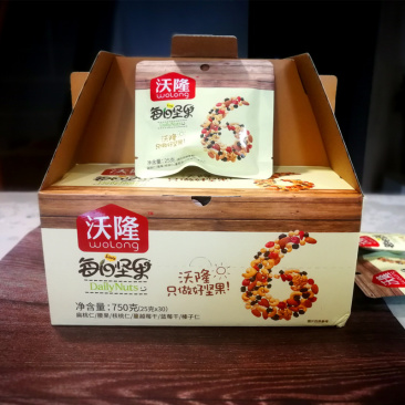 网红零食沃隆同款每日坚果750g成人儿童款混合坚果大礼包