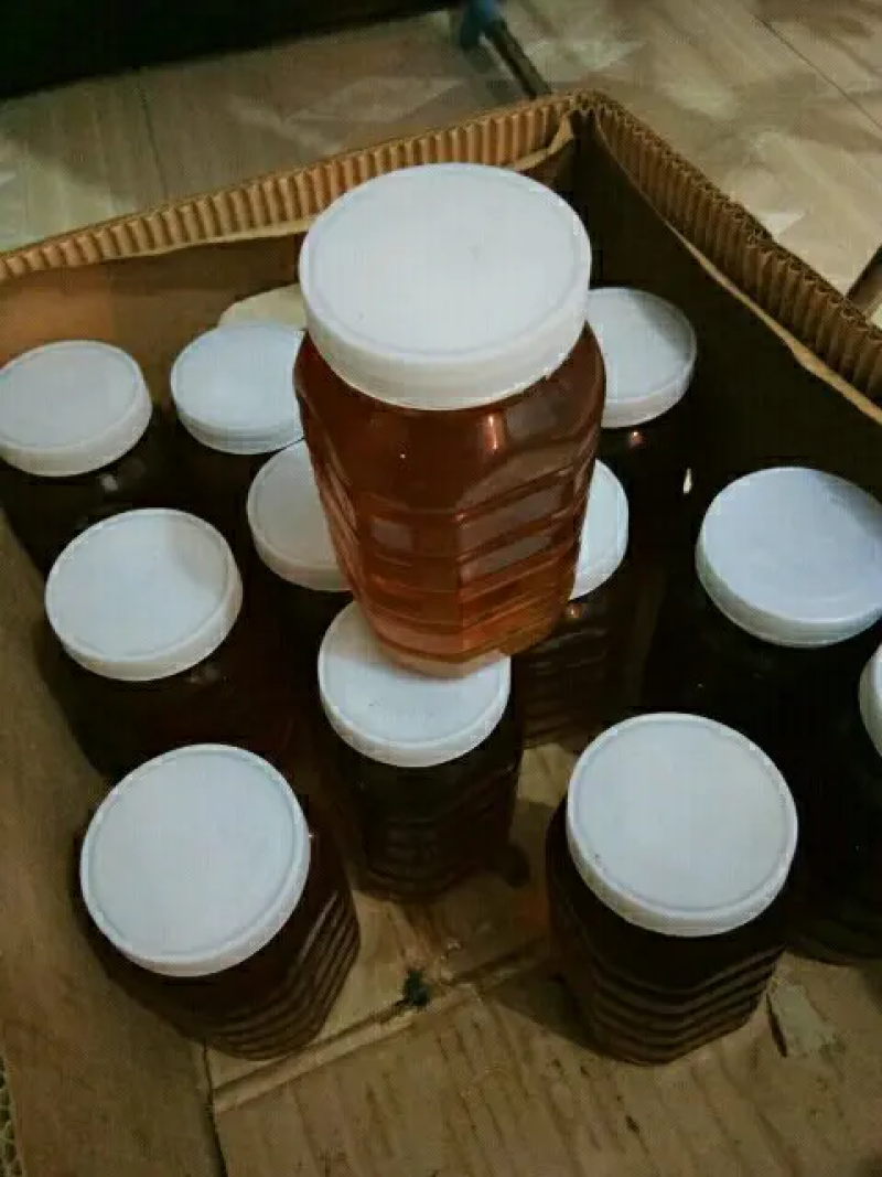 自己家养殖蜜蜂，采百花蜂蜜，无任何添加，营养全面