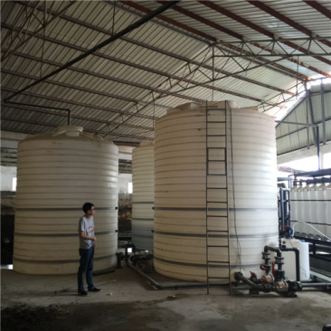 塑料水箱工业塑料储罐化工酸碱储罐灌溉水箱水塔厂家直销