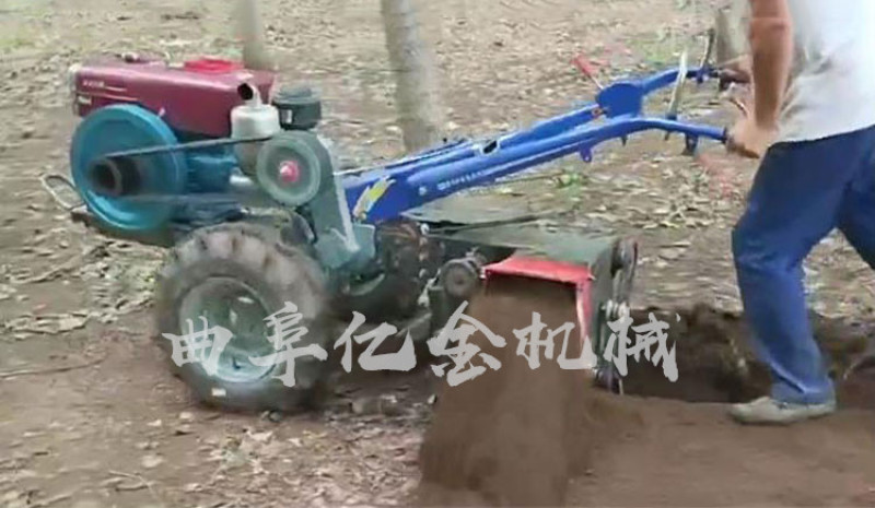 葡萄埋藤机多功能药材培土机覆土机农用手扶车带葡萄藤埋土机