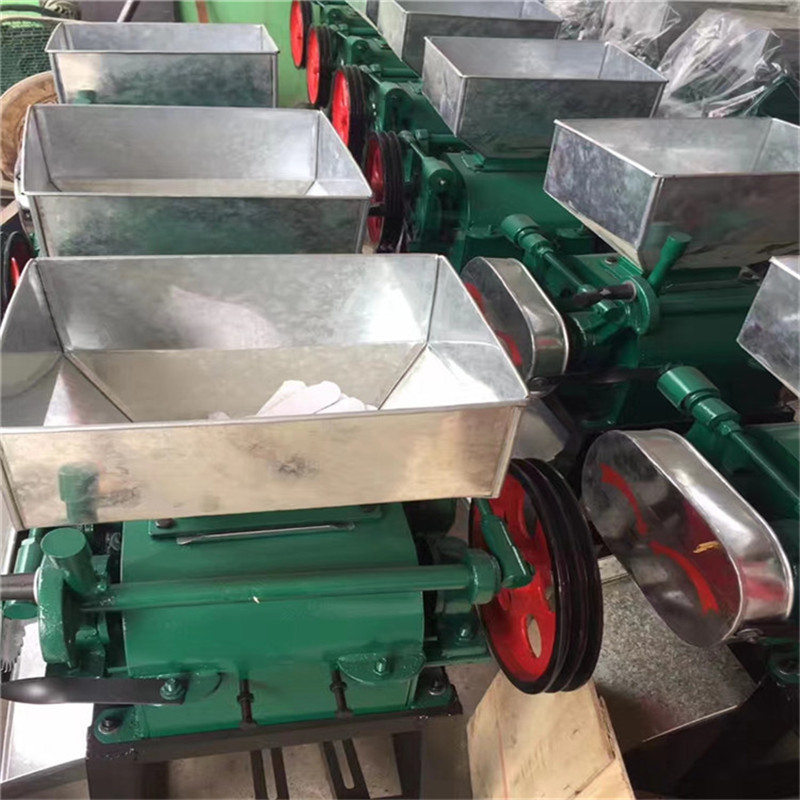 20型挤扁机出售小型粮食破碎机五谷杂粮豆扁机厂家