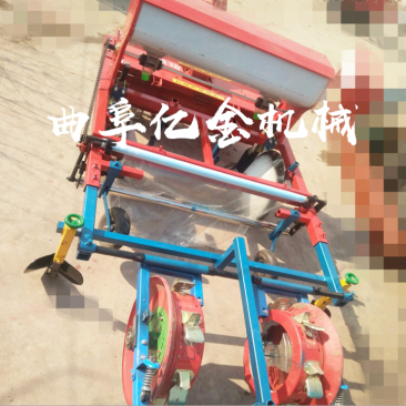 胡萝卜起垄播种化肥铺地灌带覆膜一体播种机药材蔬菜播种机