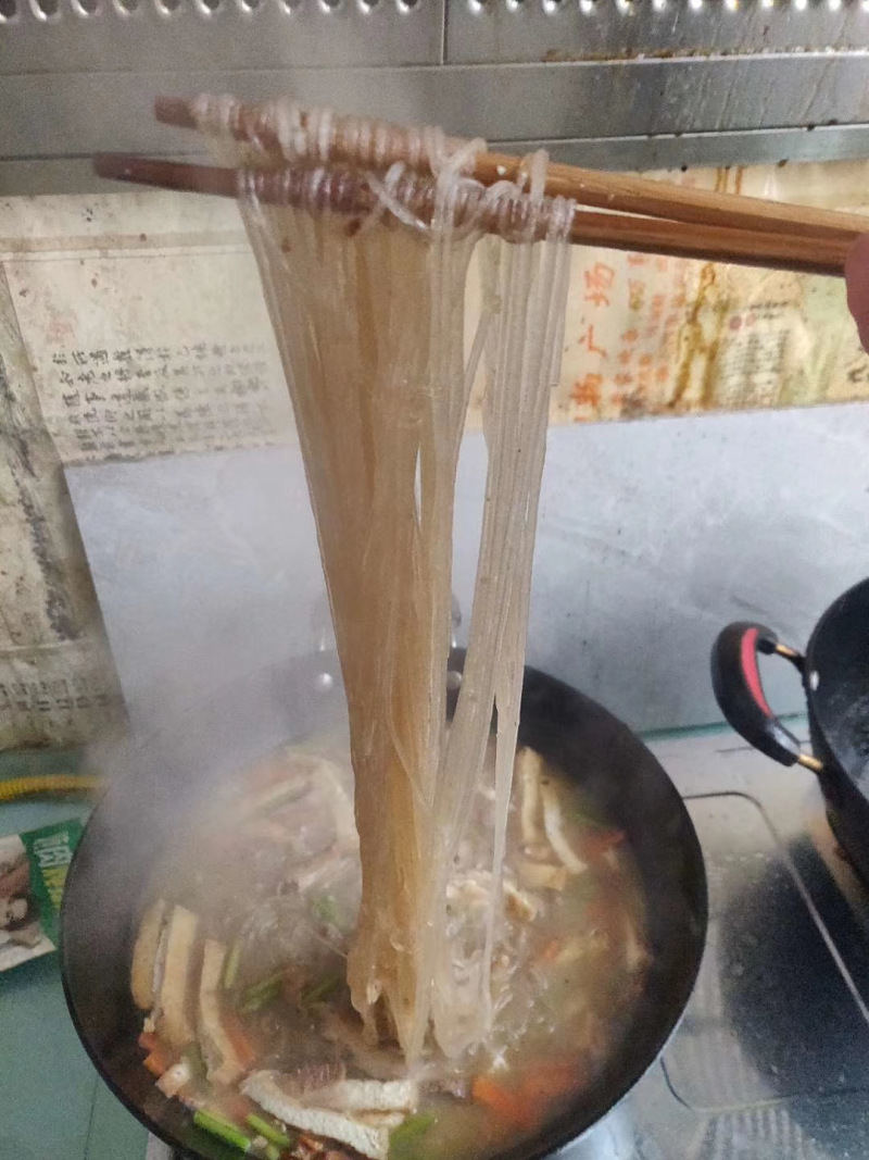 粉条保质保量日产两万多斤劲道耐煮厂家直销