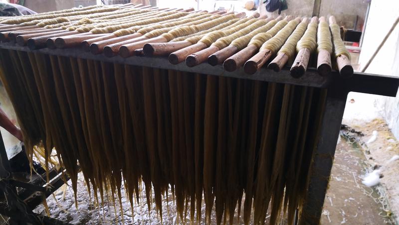 安徽粉条传统手工制作，就是和别地方水土口感不一样，牛肉汤