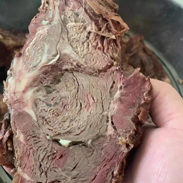 全熟酱牛肉。可根据客户要求定制大小包装，一亩田**