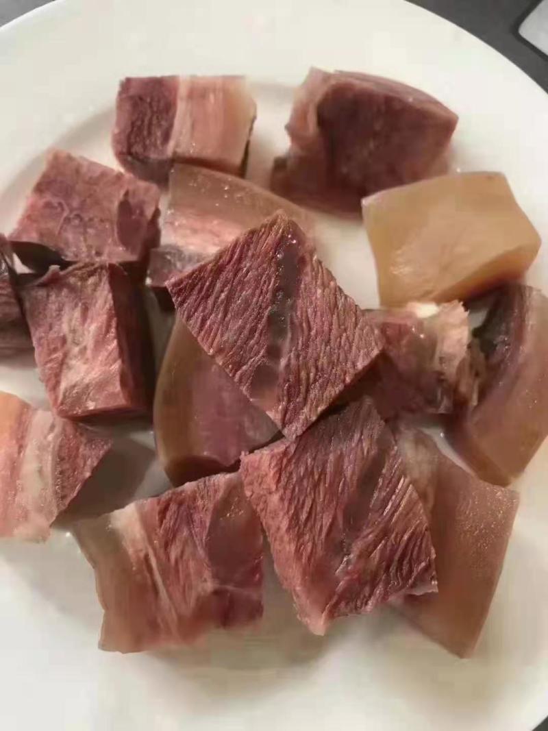 熟牛头肉，牛头肉切块。可根据客户要求定做，规格齐全