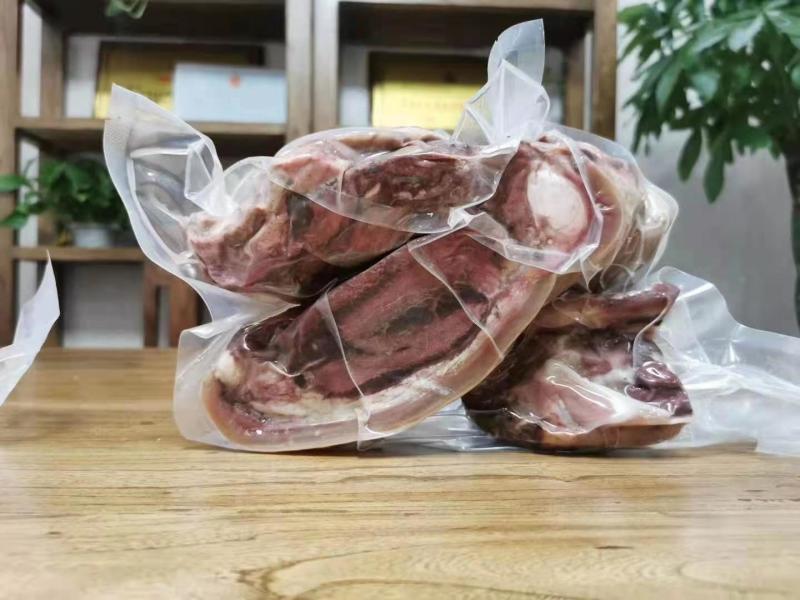 熟牛头肉，牛头肉切块。可根据客户要求定做，规格齐全