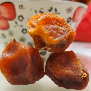 ，