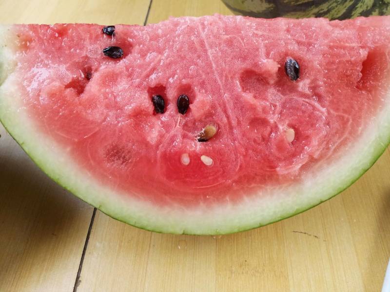 湖北西瓜精品西瓜美都西瓜产地直供个大皮薄甜度高欢迎咨询下单